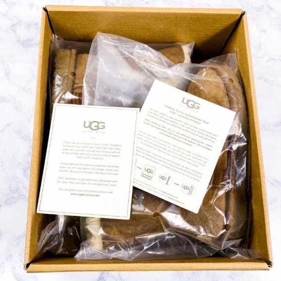 Kids Ugg K Bailey Button Boots in Chestnut Size 1 - Picture 8 of 9